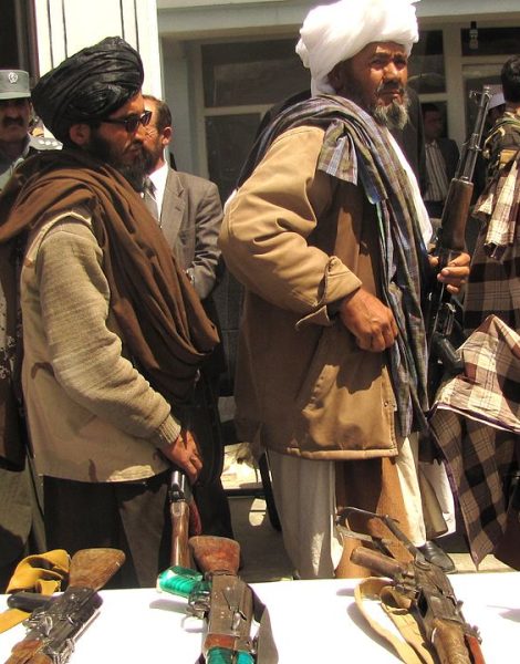 Former_Taliban_fighters_return_arms